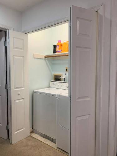 5BR Retreat Nature and Access Laurel MD 5BR Retreat Nature and Access Laurel MD