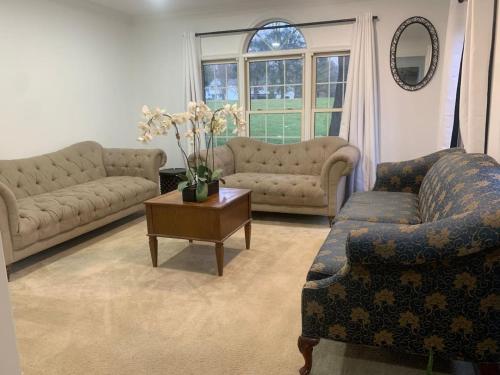 5BR Retreat Nature and Access Laurel MD 5BR Retreat Nature and Access Laurel MD