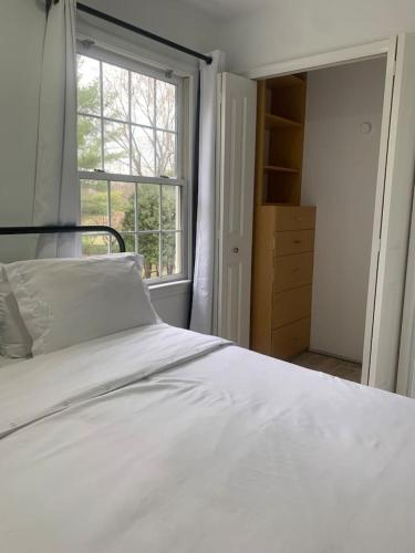 5BR Retreat Nature and Access Laurel MD 5BR Retreat Nature and Access Laurel MD