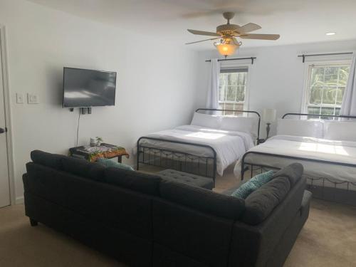 5BR Retreat Nature and Access Laurel MD 5BR Retreat Nature and Access Laurel MD