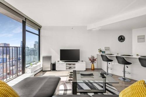 Central Luxury Apartment with Best City Views! in Vancouver, Canada