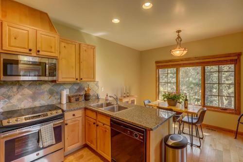 Tamarack Ski Resort Townhome - Elegant couple's retreat - Path to chairlift - Golf - main image