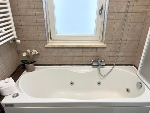 Appartamento a Roma in Via Molteni - Villaggio Verde