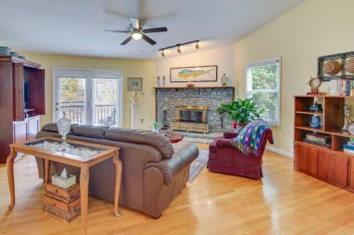 Herrington Lake Getaway with Water-View Deck! in Lancaster, USA