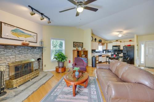 Herrington Lake Getaway with Water-View Deck! in Lancaster, USA