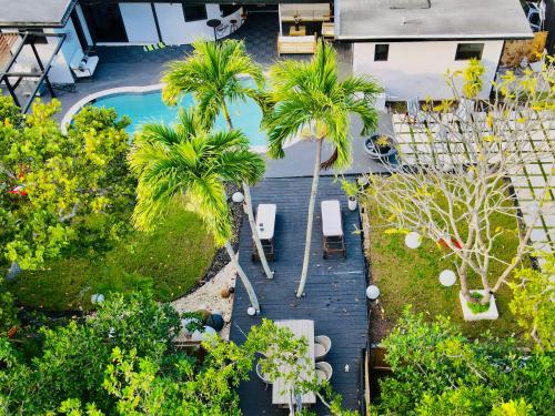 Entire Villa, North Miami Beach with pool on canal!