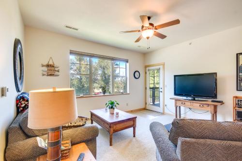 Cozy Livingston Condo with Balcony and Mtn View!