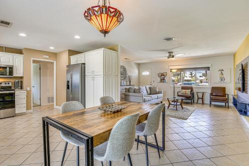 Pet-Friendly Palm Desert Gem with Golf Course View in Palm Desert, USA