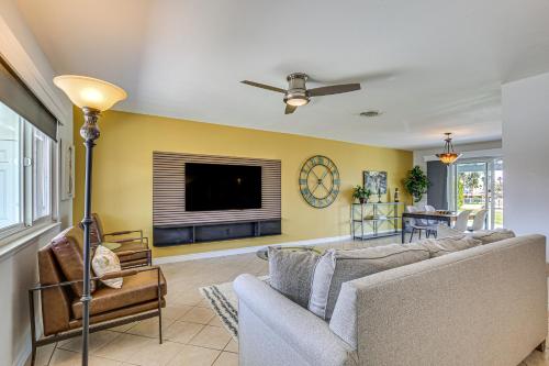 Pet-Friendly Palm Desert Gem with Golf Course View in Palm Desert, USA