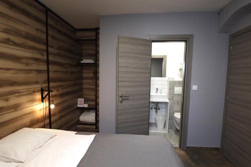 Rooms Kaktus Hotel (Velika Gorica) - Deals, Photos & Reviews