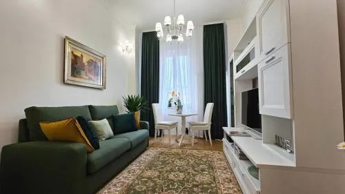 Val's Vatican Wall Apartment photo 2