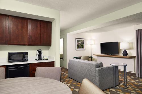 Holiday Inn Hotel & Suites Madison West an IHG Hotel - image 11