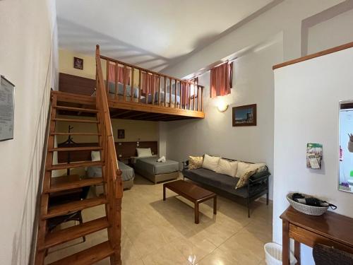 4 twin beds