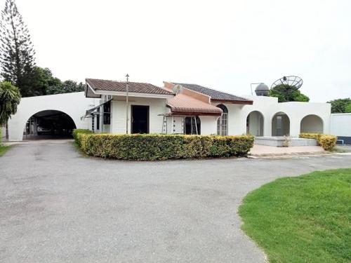 Vedere exterior, 50sqm 1 bedroom, 1 private bathroom Casă in Riverside (Casa bonita Kanchanaburi) in Riverside