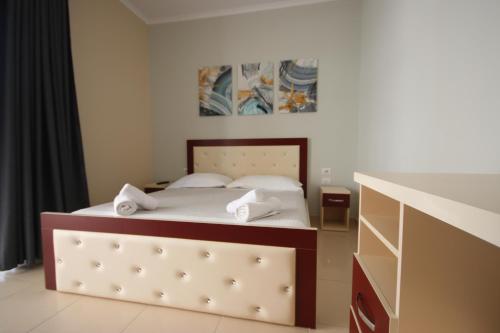 Deluxe Double Room with Balcony room in Fane's Rooms