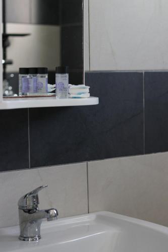 Deluxe Double Room with Balcony image 10