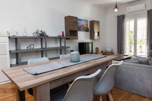 Modern 2 Bd Kipseli Hideaway Patio Apt - image 6