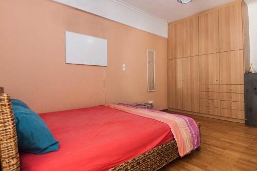 Modern 2 Bd Kipseli Hideaway Patio Apt - image 13