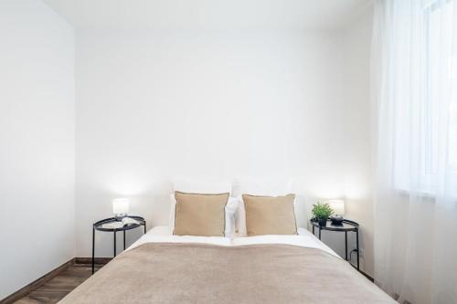Balcony - Easy Parking - Comfy Home - image 12