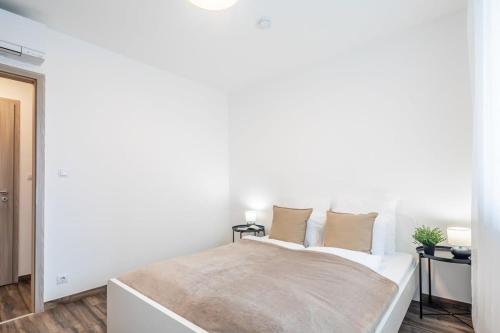 Balcony - Easy Parking - Comfy Home - image 13
