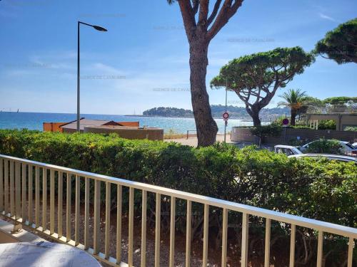 Appartement pieds dans le sable au Parc de Cavalaire - Climatisé - FR-1-100-248
