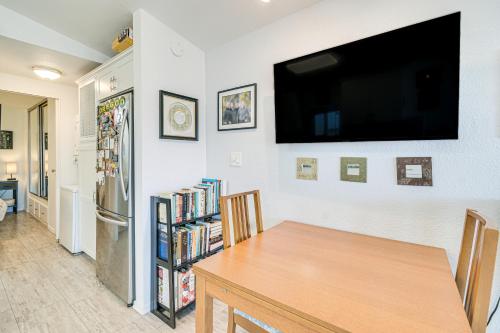 Quiet Escape Steps to Lake Havasu with Views and Grill! - image 8