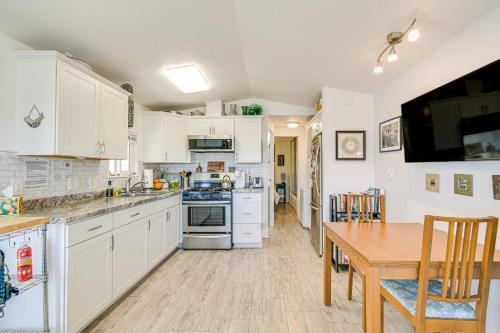 Quiet Escape Steps to Lake Havasu with Views and Grill! - image 11