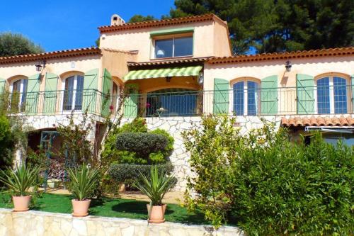 Nice family house with swimming pool in Ollioules