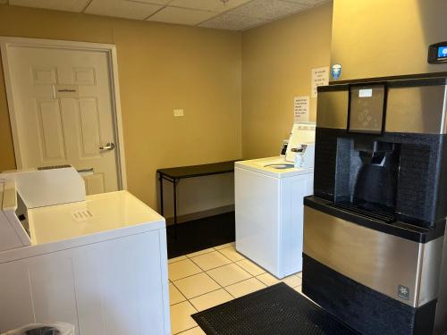 Quality Inn Palm Bay - Melbourne I-95 - image 4