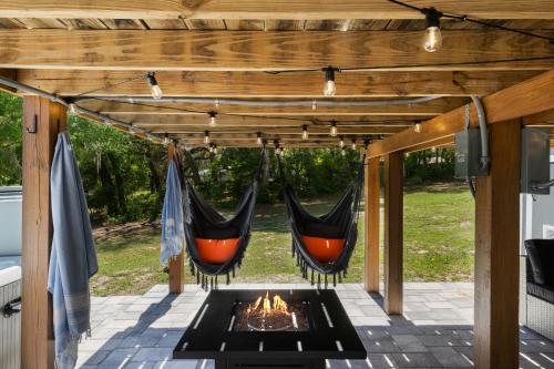 Lakefront Escape-Hot Tub-FirePit-Rural Retreat in Melrose, USA