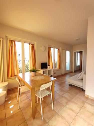 Nice apartments lake view & free parking - Nobiltron