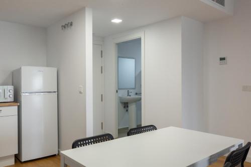 2 bedrooms, 4 beds