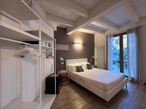 1 king bed, 1 sofa bed
