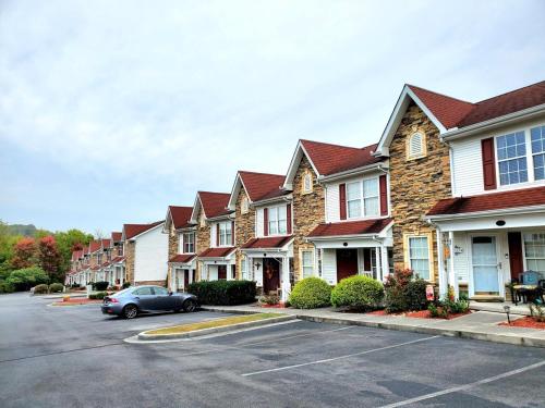 #1 Ranked Condo, W Pool, Gym, Gamer Room! in Pigeon Forge, USA