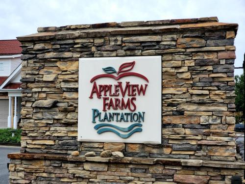#1 Ranked Condo, W Pool, Gym, Gamer Room! in Pigeon Forge, USA