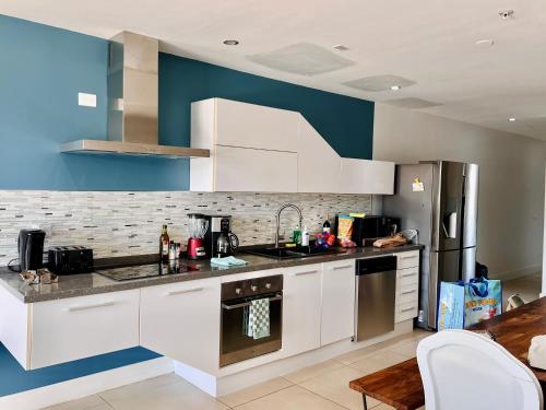 Family Apartment on Palm Beach. No car needed