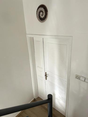 Chambre spacieuse climatisee - SDB privee & Cuisine equipee & Breakfast in Saint Louis