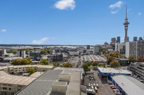 Skyline Serenade Apt with SkyCity View and Parking, Окленд (фото 4)