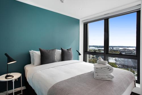 Skyline Serenade Apt with SkyCity View and Parking, Окленд (фото 7)