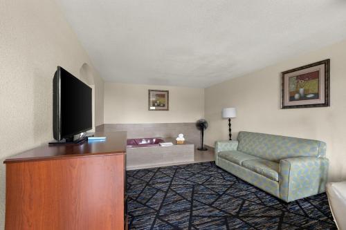 Americas Best Value Inn-Celina - image 13