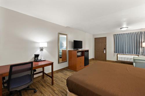 Americas Best Value Inn-Celina - image 9