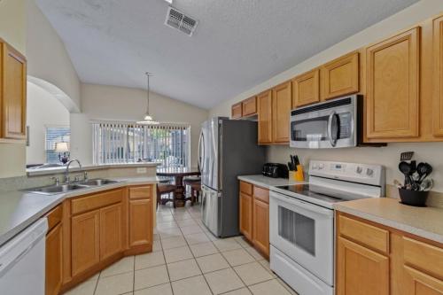 Family Ready in Gated Community Near Attractions villa in Davenport, USA
