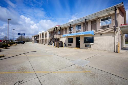 Americas Best Value Inn-Celina - Hotel