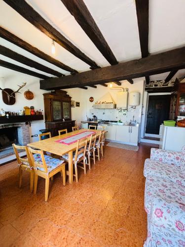 Kitchen, A casa di Mirna in Borghetto Di Borbera