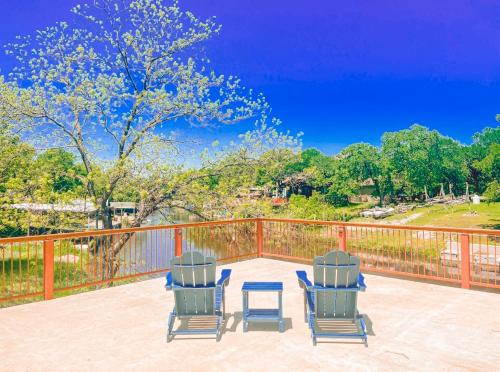 Cozy Waterfront Home on Lake LBJ with Boat Slip & Sun Deck! in Granite Shoals, USA