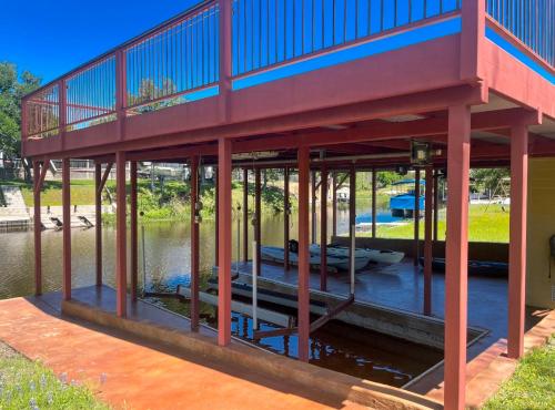Cozy Waterfront Home on Lake LBJ with Boat Slip & Sun Deck! in Granite Shoals, USA