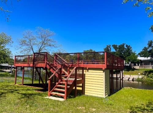 Cozy Waterfront Home on Lake LBJ with Boat Slip & Sun Deck! in Granite Shoals, USA