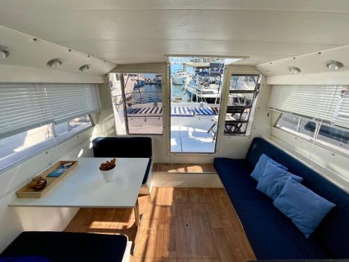 Barco amplio con 2 camarotes / Comfy Boat with 2 bedrooms - Barcelona