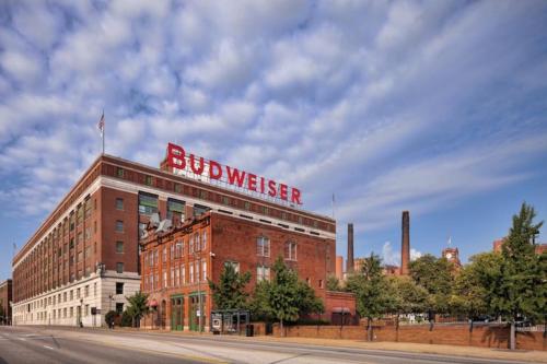 Chic 1BR Balcony & Laundry Soulard near Anheuser-Busch Brewery