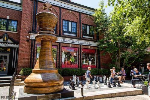 Urban 1BR Nurse's Retreat Barnes & Children's near Missouri Botanical Garden